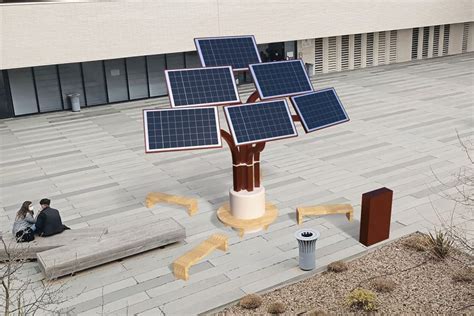Il rêve d’un « arbre solaire » pour recharger son portable et en .